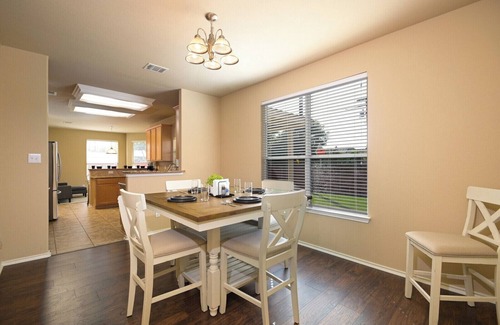Scenic Oaks House | Exec Retreat Hot Tub + Fire pit + Office