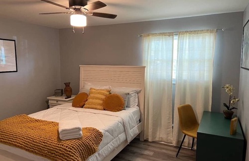 Lincoln Village Condo | Executive 1-bedroom condo with WiFi, AC, and swimming pool in Columbus OH.