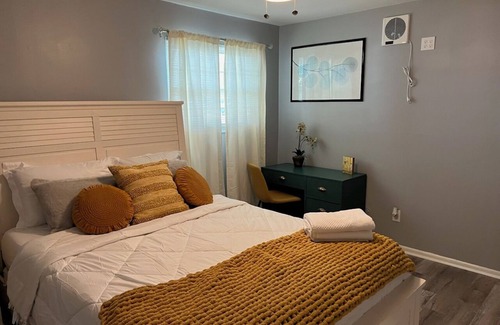 Lincoln Village Condo | Executive 1-bedroom condo with WiFi, AC, and swimming pool in Columbus OH.