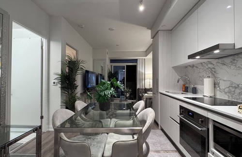 Vaughan Condo | Executive 1 Bedroom Vaughan Metropolitan Condo