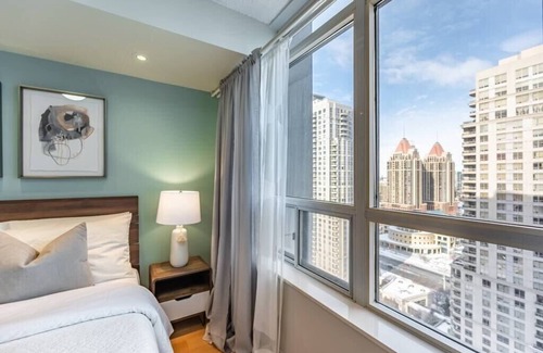 Downtown Mississauga Apartment | Executive 1+Den Condo, Parking
