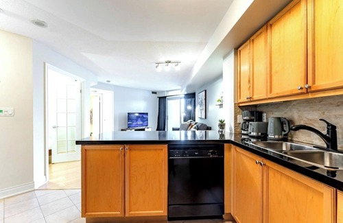 Downtown Mississauga Apartment | Executive 1+Den Condo, Parking