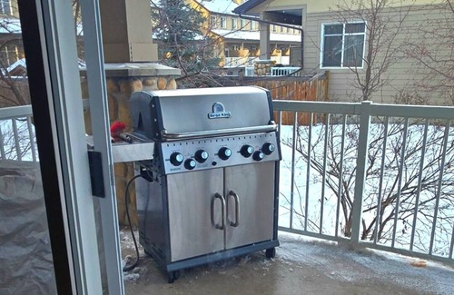 Fort McMurray Condo | Executive 2 Bed/2 Bath nHeated Garage