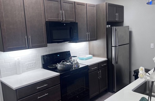 Wichita Apartment | Executive 3-bedroom 2-baths apartment with WiFi, community pool & fitness room