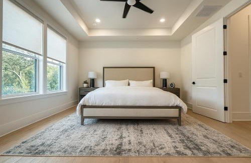 Alpharetta House | Executive 3BR Townhome Rooftop & Elevator Near Avalon