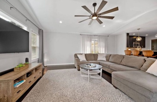 Mount Washington House | Executive 4bd Home with Pool/Tennis/Playground!n