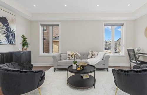 Brampton House | Executive 5BR-4BATH Detached Bramp/Miss Border