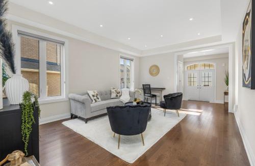 Brampton House | Executive 5BR-4BATH Detached Bramp/Miss Border