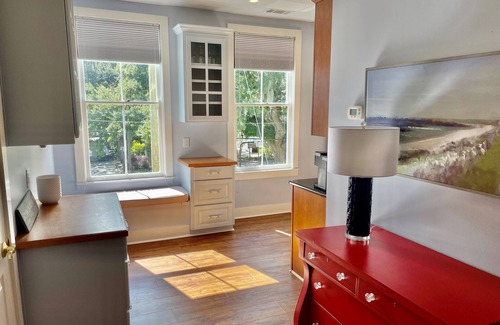 Historic District - North Condo | Executive and Snowbird rental on Crawford Square fully furnished