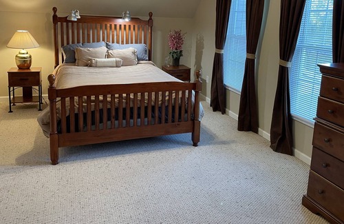 Gaithersburg Apartment | Executive Apartment On Private Estate -Organic Farming - Eggs ,Meats & More