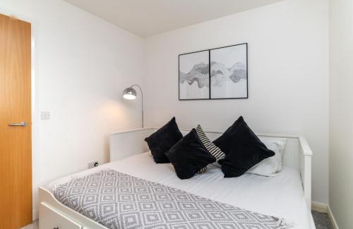 Central Aberdeen Apartment | Executive Apartment, Free Parking, West End