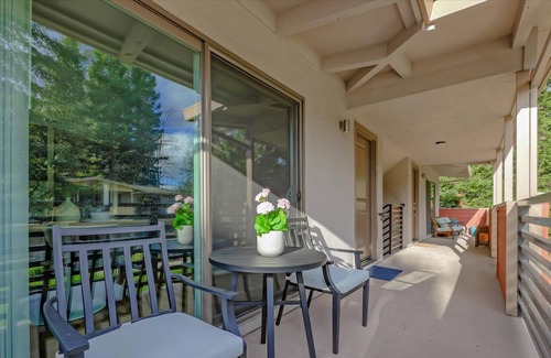 Alamo Apartment | Executive Apartment in Quaint Bay Area Village