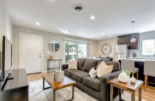 Alamo Apartment | Executive Apartment in Quaint Bay Area Village