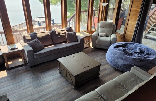Northern Ontario Cottage | Executive Cottage Clearwater Bay LOTW for rent by the month