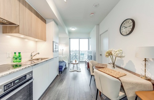 North York Apartment | EXECUTIVE CONDO! Lawrence and Don Mills