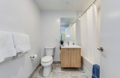 North York Apartment | EXECUTIVE CONDO! Lawrence and Don Mills
