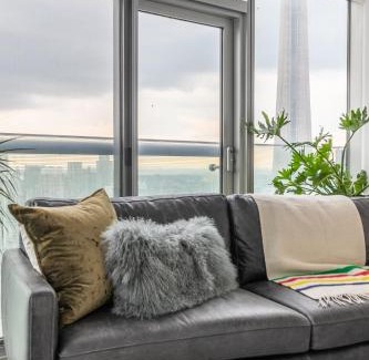 Toronto Entertainment District Apartment | Executive Corner Suite with Panoramic View