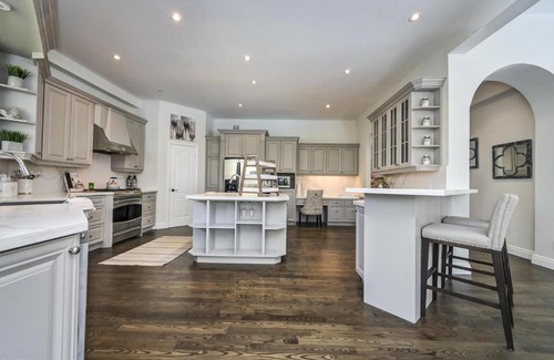 Brooklin House | Executive Corporate Homestay for Tourists/Newcomers