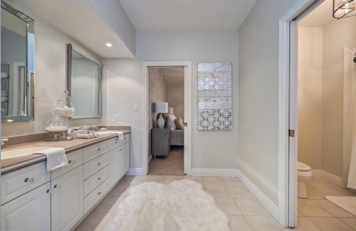 Brooklin House | Executive Corporate Homestay for Tourists/Newcomers