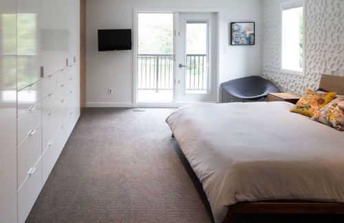 Winnipeg House | Executive family home with large property close to downtown