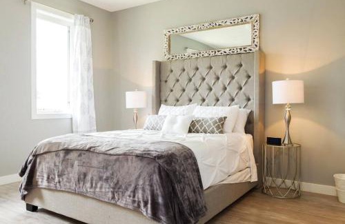 Jasper Place Apartment | *Executive Home* Long Stays - Garage - WiFi & NFLX