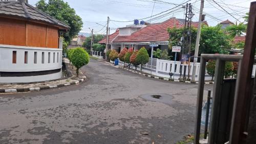 Bandung House | Executive home stay hotel guest house syariah bandung