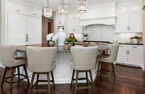 Minnetonka House | Executive Home with Sport Court close to Downtown Mpls!