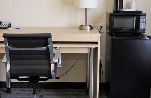 Southside Apartment | Executive hotel suite with fitness room, WiFi, Pool in lovely San Antonio