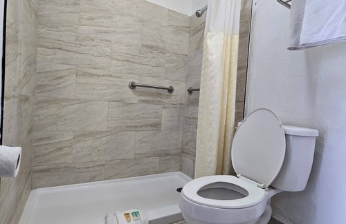 Laguna Heights Hotel | Executive Inn and Suites