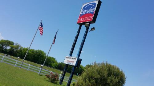 Waxahachie Hotel | Executive Inn and Suites Waxahachie