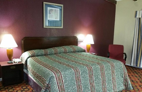 Waxahachie Hotel | Executive Inn and Suites Waxahachie
