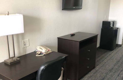 Joaquin Hotel | Executive Inn & Suites Joaquin