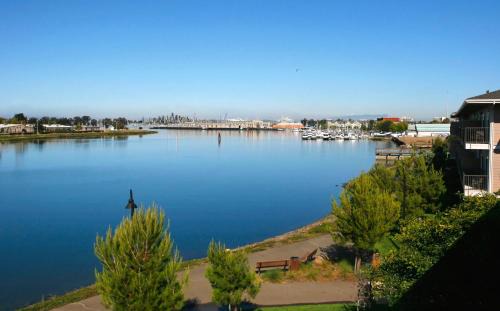 East Peralta Hotel | Executive Inn & Suites Oakland