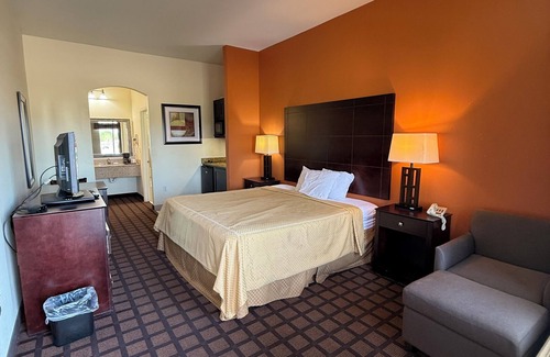 Pittsburg Hotel | Executive Inn & Suites