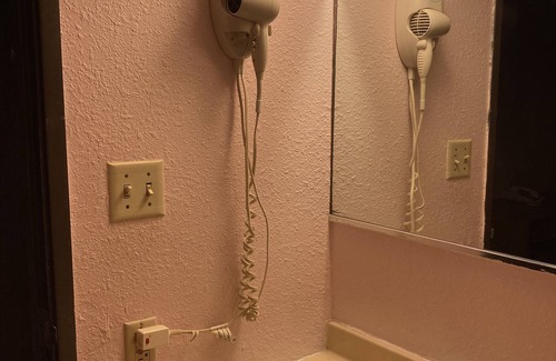 McPherson Hotel | Executive Inn