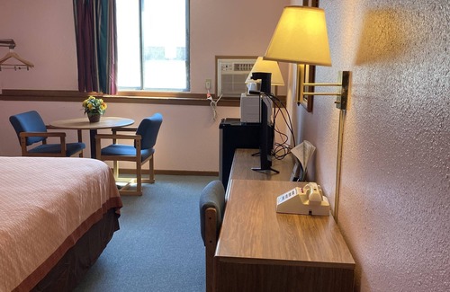 McPherson Hotel | Executive Inn