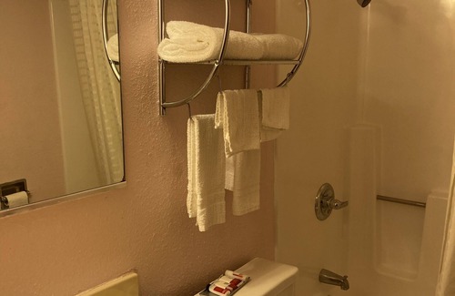 McPherson Hotel | Executive Inn