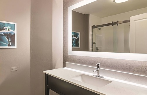 Orlando Hotel | Executive King with Pool View, La Quinta Inn & Suites, Free Breakfast, Near UCF