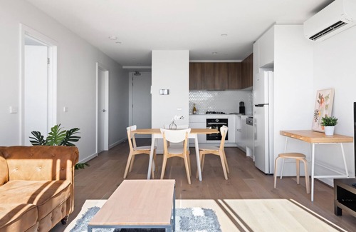 Moonee Ponds Apartment | Executive Level Apartment With That Special Touch of a Moran Leather Sofa