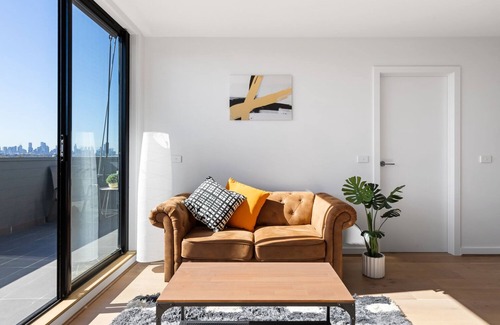 Moonee Ponds Apartment | Executive Level Apartment With That Special Touch of a Moran Leather Sofa