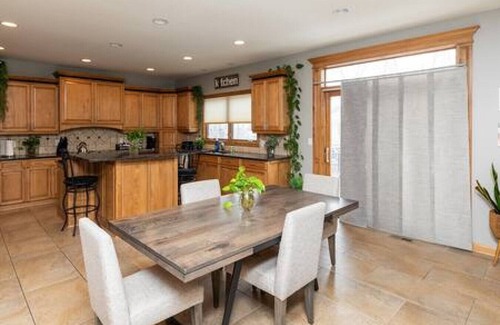 West Des Moines House | Executive Living 2min to Jordan Creek 6 bed/5 bath near Jordan Creek Mall!