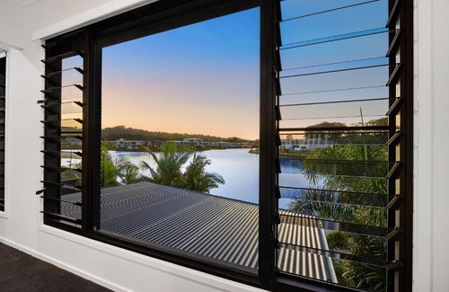 Maroochydore House | Executive, modern waterfront house