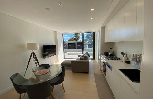 Engadine Apartment | Executive One Bedroom apartment and Courtyard Retreat