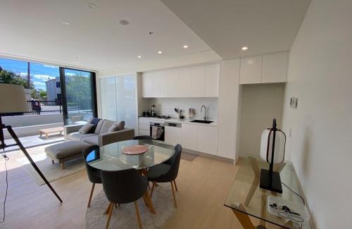 Engadine Apartment | Executive One Bedroom apartment and Courtyard Retreat