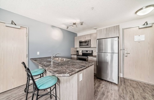 Red Deer Apartment | Executive Queen Bedroom Suite