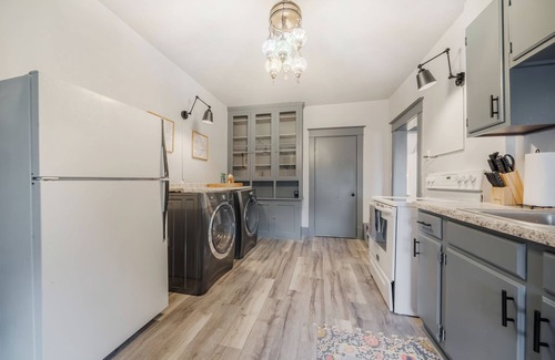 Appleton Apartment | Executive Retreat: Furnished, Yard, Parking and Blocks From Downtown Appleton