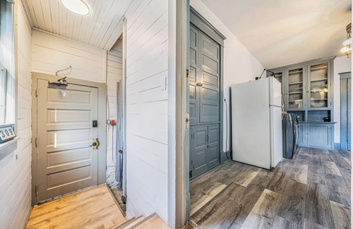 Appleton Apartment | Executive Retreat: Furnished, Yard, Parking and Blocks From Downtown Appleton