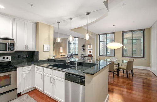 Heartside Condo | Executive style condo on the strip