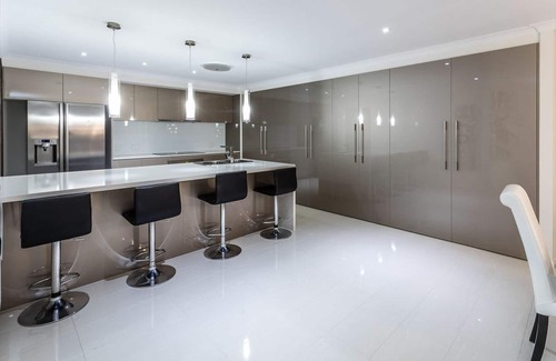 Newport Apartment | "Executive Style & Location" - Newport Q 4020