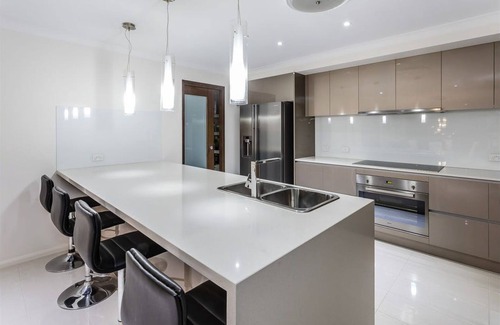 Newport Apartment | "Executive Style & Location" - Newport Q 4020